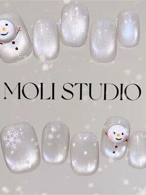 Mois Studio Pearlescent White Snowman & Snowflake Press-On Nails size M